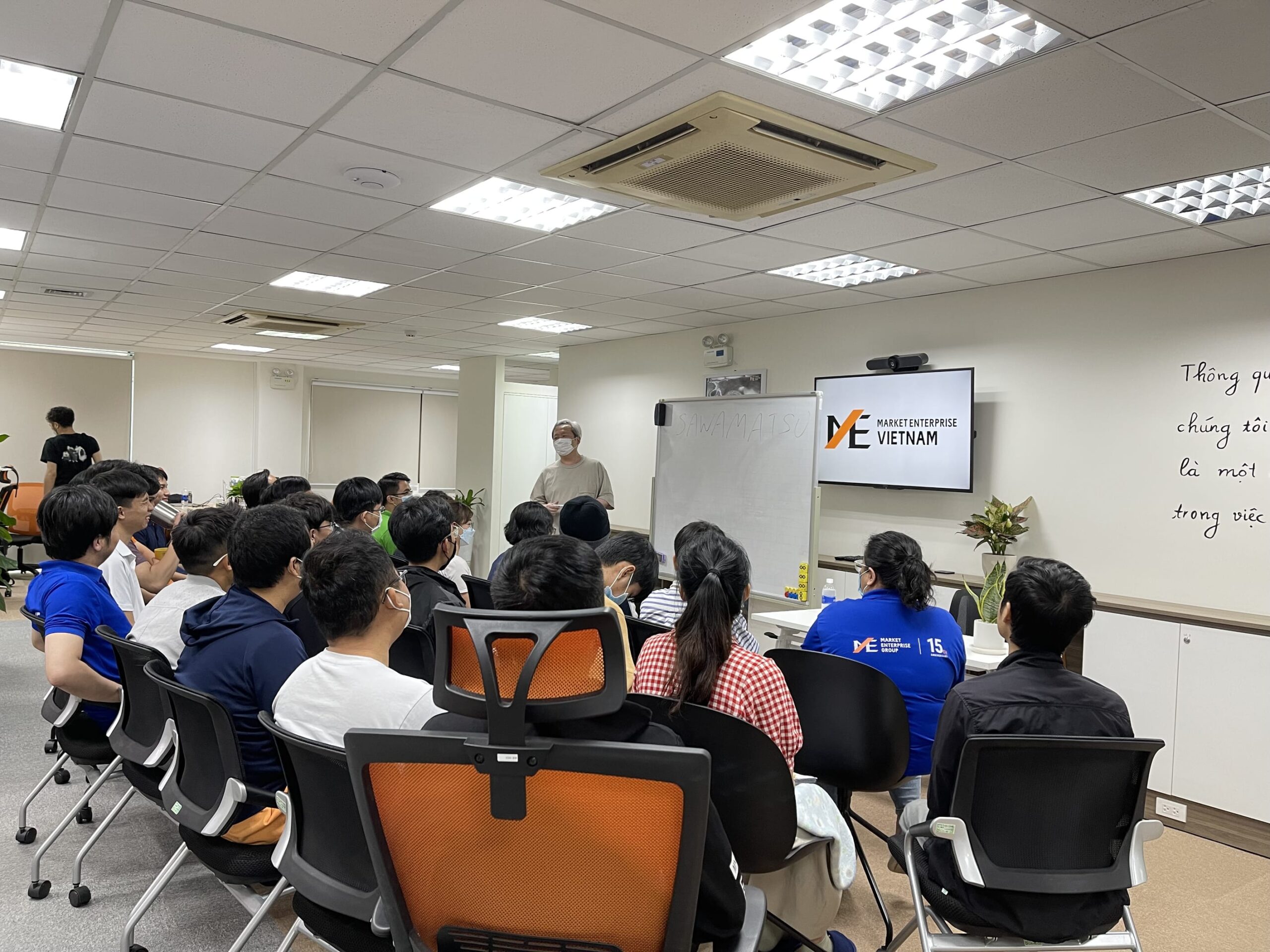 Bác Sawamatsu - trưởng phòng bộ phận kỹ thuật ở MEJP