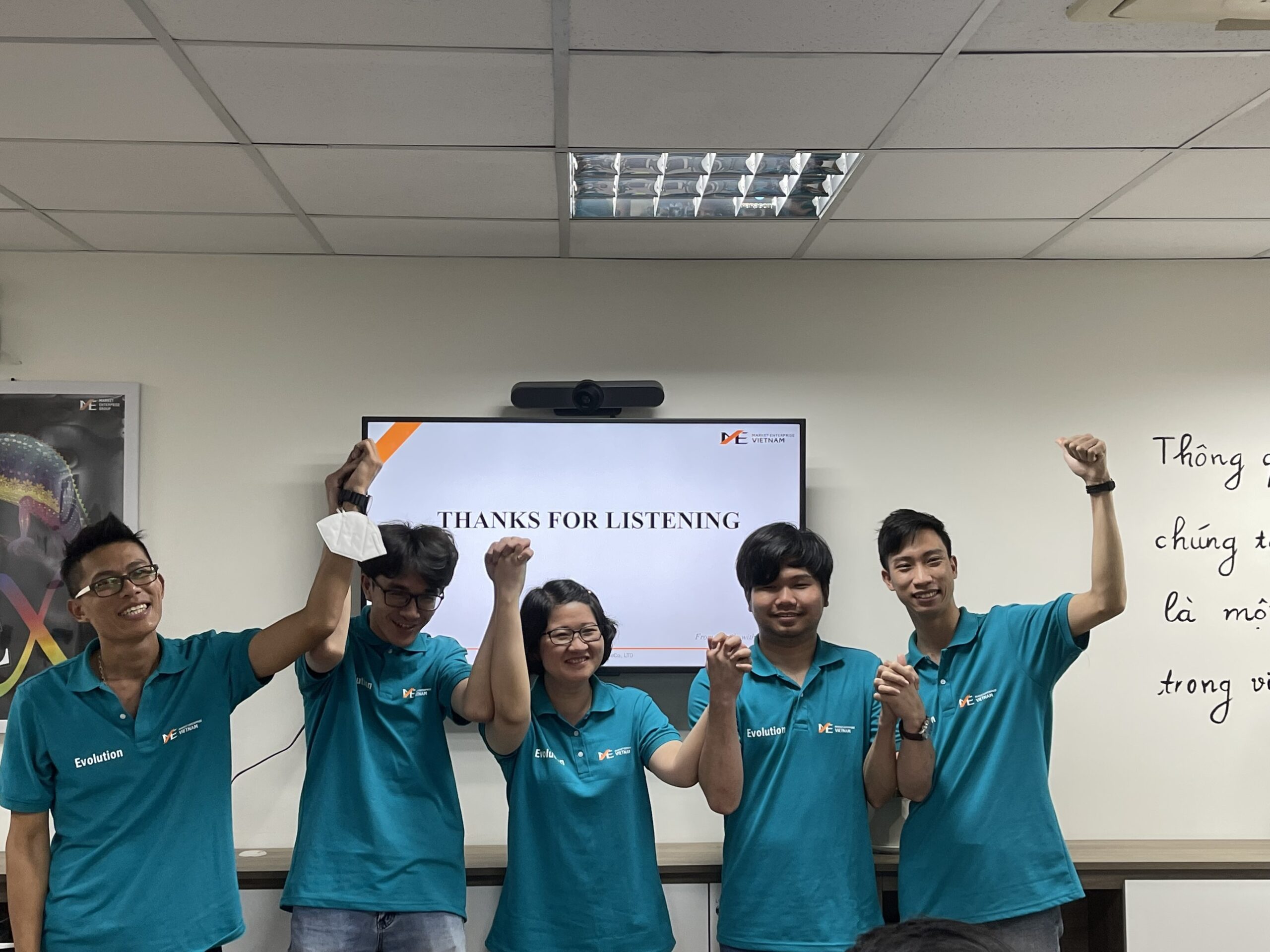 Bạn Hiếu cùng team Family