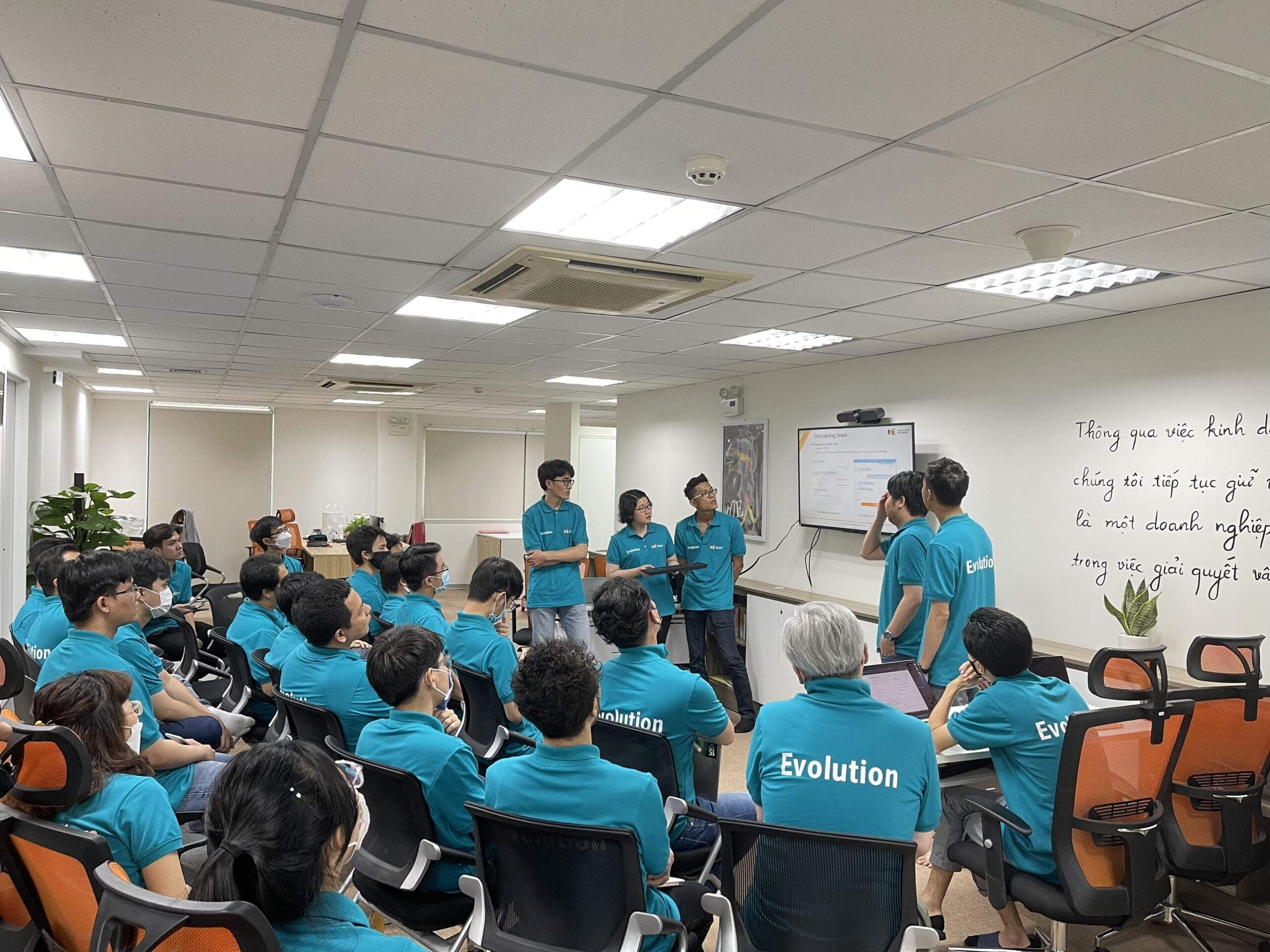 Team Family thuyết trình