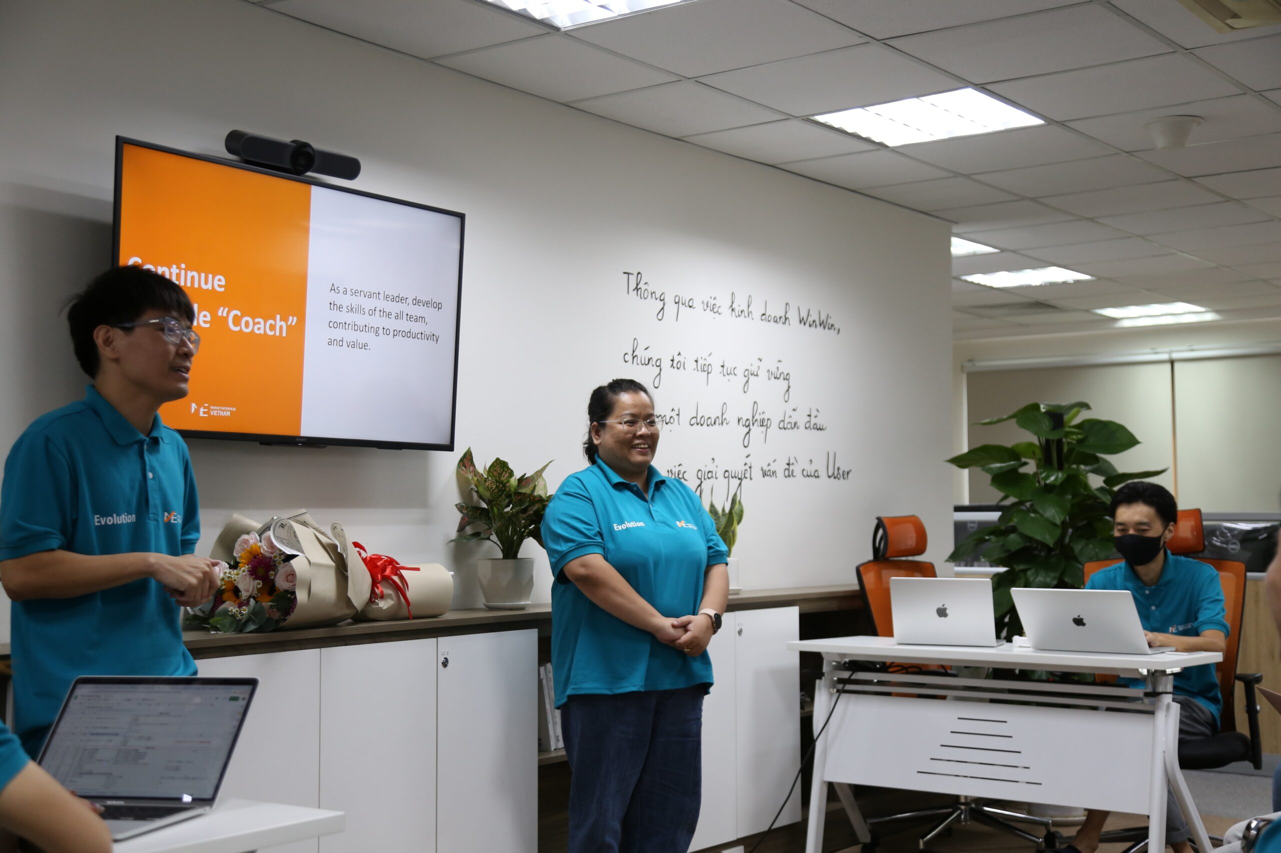 Chị Trầm - vai trò Coach hỗ trợ các team