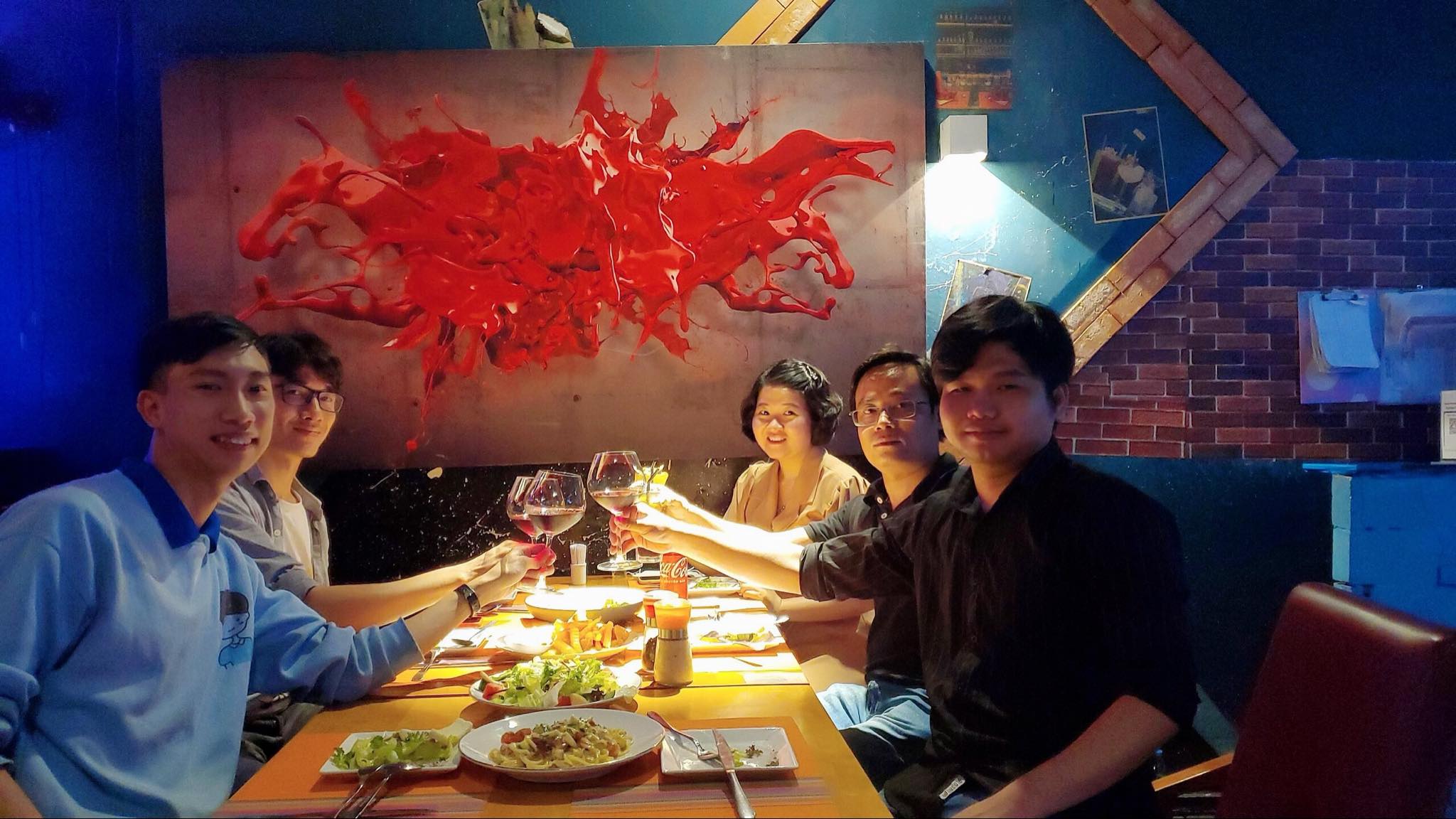 Bạn Hiếu cùng team Family trong buổi team building