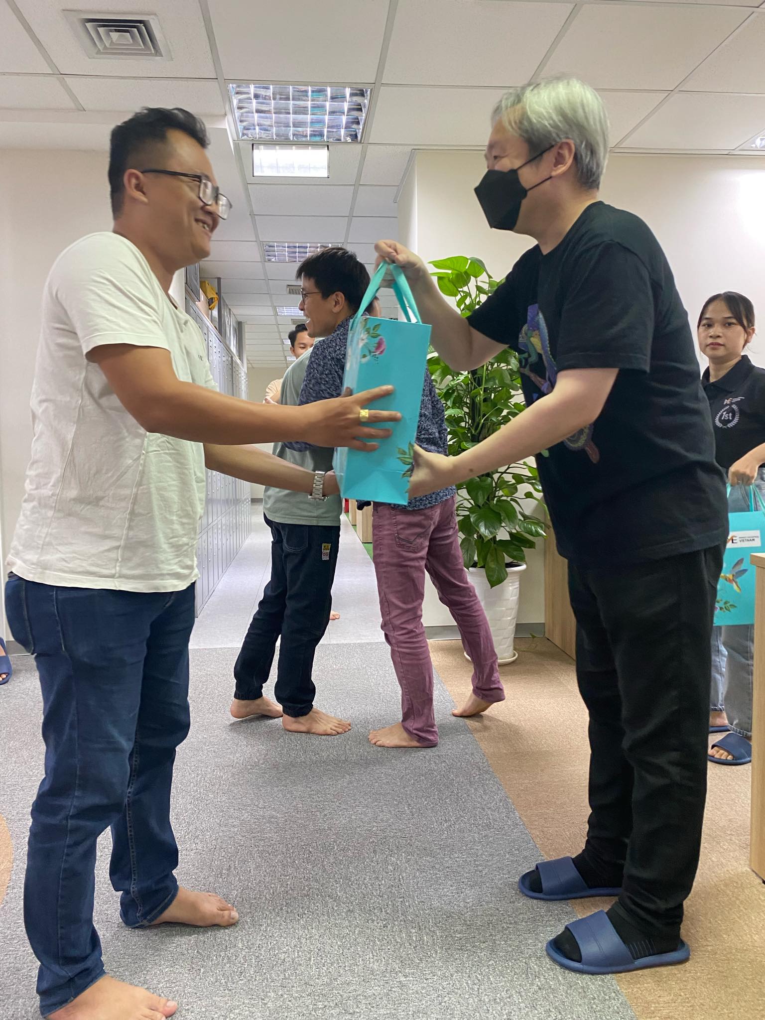qua tet cua nhan vien MEVN 3
