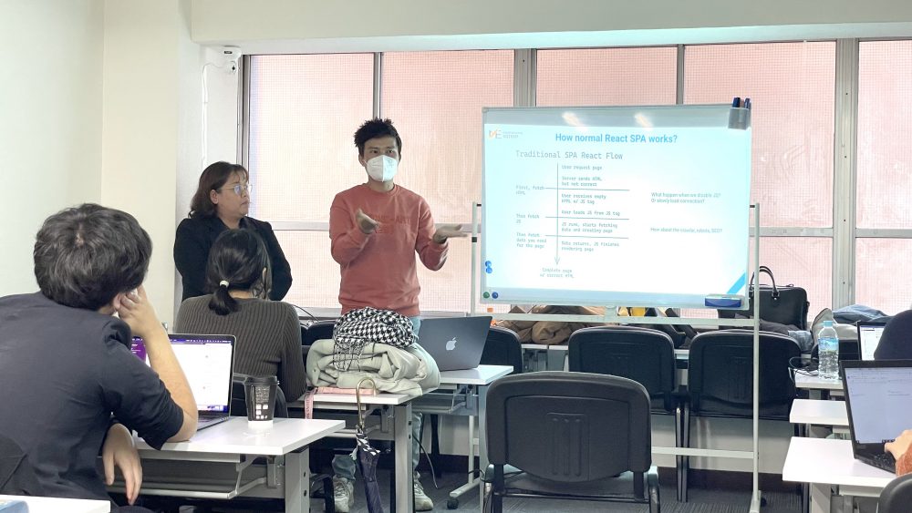 Seminar NextJS của Mr Sang khi đền Nhật