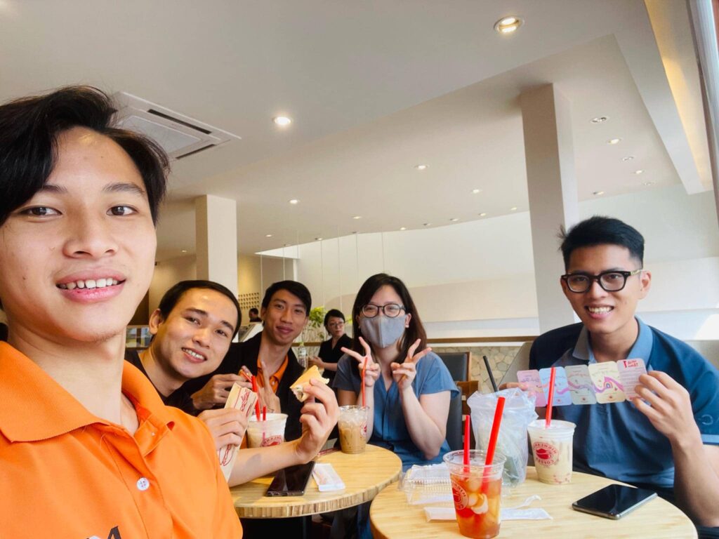 The Best Team Flash nói chuyện với nhau