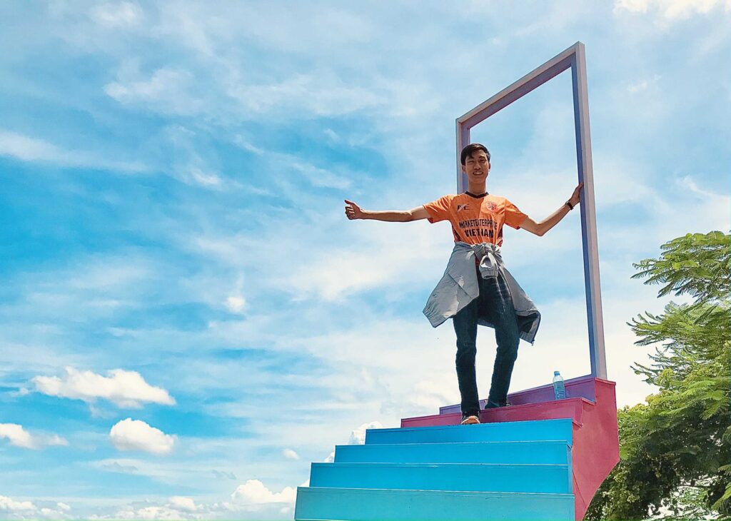 Mr-Nguyễn-Ngọc-Hiếu-cùng-du-lịch-công-ty The Best MEVN 