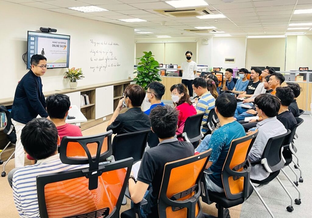 Buổi seminar về human skills của Mr Imamura