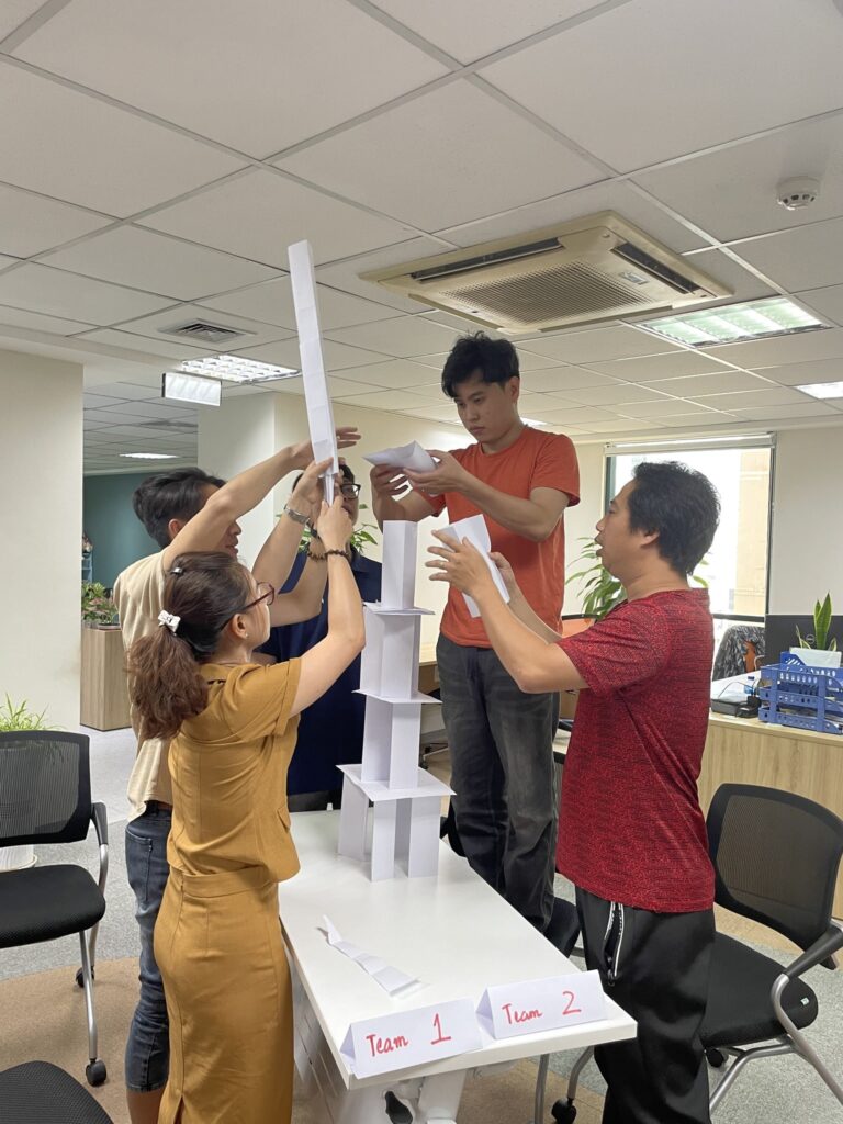 Team 2 tham gia workshop human skills