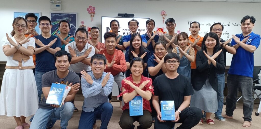 Tặng sách chung Nguyễn Ngọc Thanh Trúc, Lý Bảo Cường