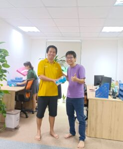 Bạn Thuật đại diện nhận quà Quốc Tế Thiếu Nhi MEVN 1 tháng 6