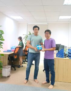 Bạn Cường đại diện nhận quà Quốc Tế Thiếu Nhi MEVN 1 tháng 6