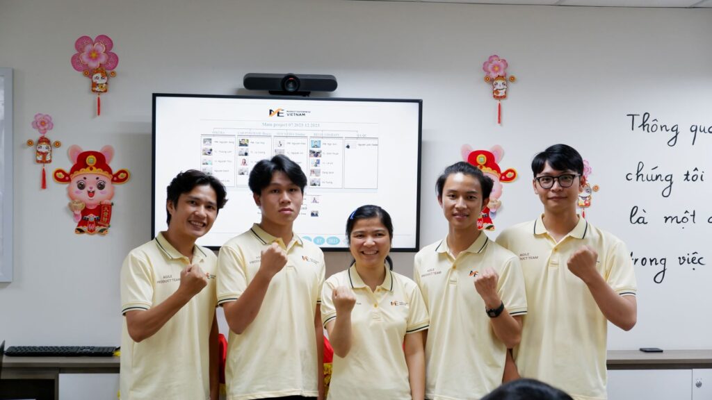 Team đang hoạt động nhân viên mới Xuân Lộc