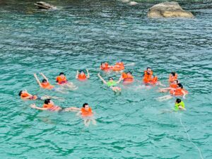 Tắm biển- Company Trip 08.2023 - Chuyến du lịch công ty tại Đảo Ngọc Phú Quốc