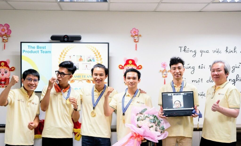 Kỷ niệm Hồ Chí Tưởng cùng team Flash the best Team