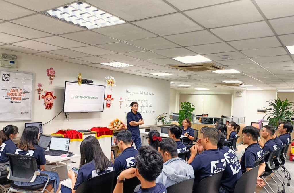 CEO _ Nguyễn Ngọc Tiến phát biểu khai mạc Quarter Sharing