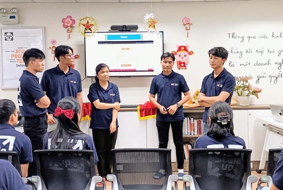 Kỷ niệm 1 năm bạn Nguyễn Công Danh -Team Presentation
