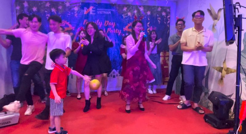 Văn nghệ công ty - Ngày Hội Gia Đình Và Tiệc Giáng Sinh