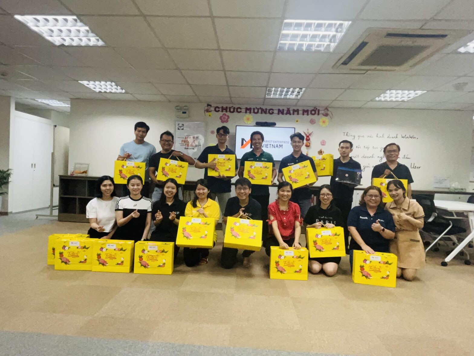 Không khí Tết Giáp Thìn 2024 tại MEVN