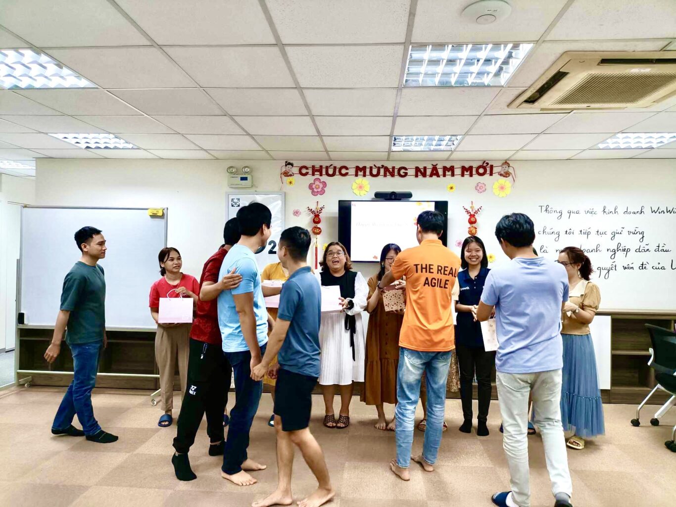 Quà của các bạn nam 1 -Happy Women's day 08.03.2024