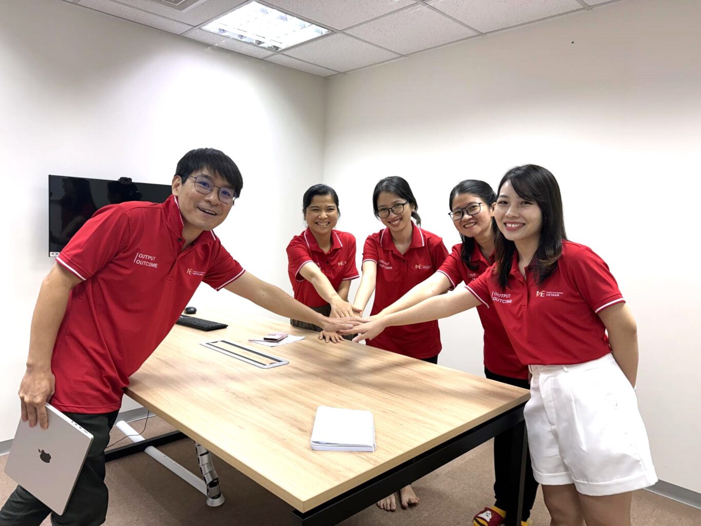 VL - Kỷ niệm 1 năm làm việc bạn Nguyễn Ngọc Thanh Trúc